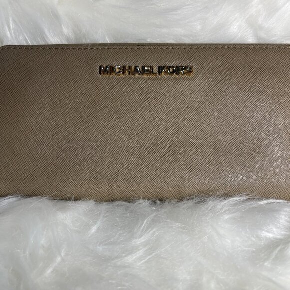 Michael Kors Full Zip Large wallet - Picture 2 of 6
